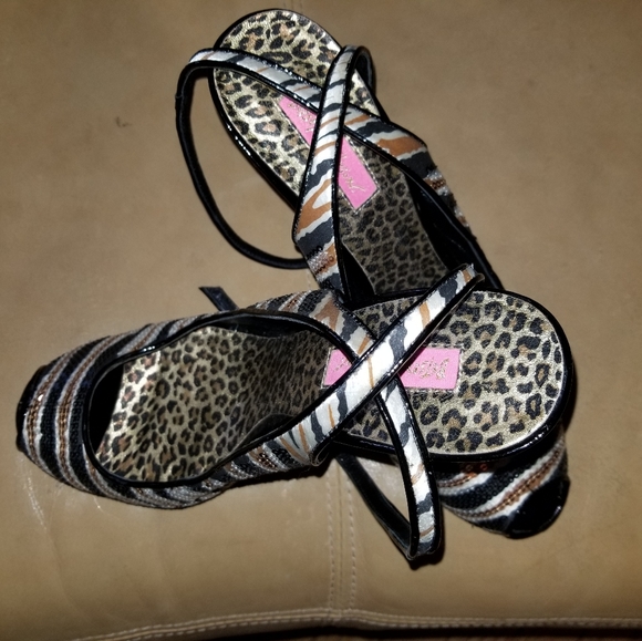 Betsey Johnson Sequin Pump - Picture 7 of 10